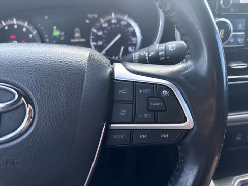 Used 2022 Toyota Highlander XSE image 29