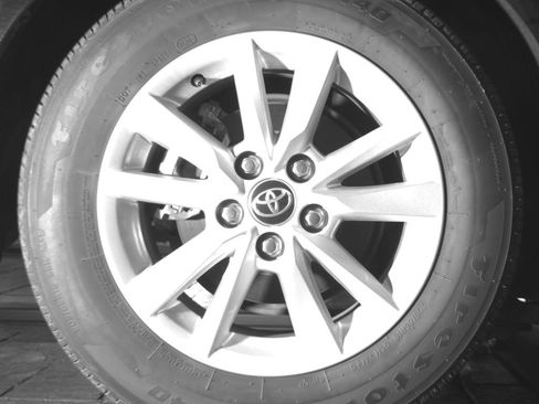 Used 2025 Toyota Camry LE FWD image 28