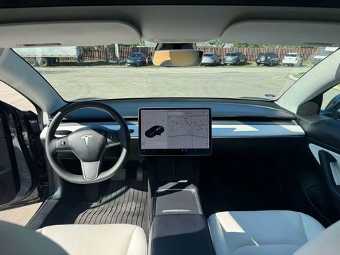 Used 2021 Tesla Model 3 Standard Range Plus image 23