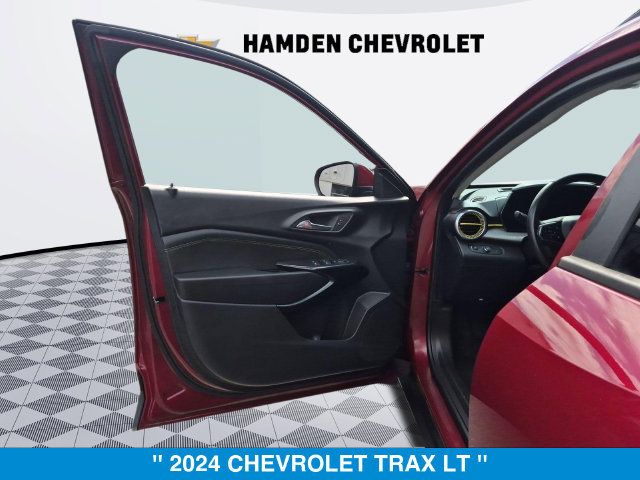 Used 2024 Chevrolet Trax LT w/ Driver Confidence Package FWD image 10