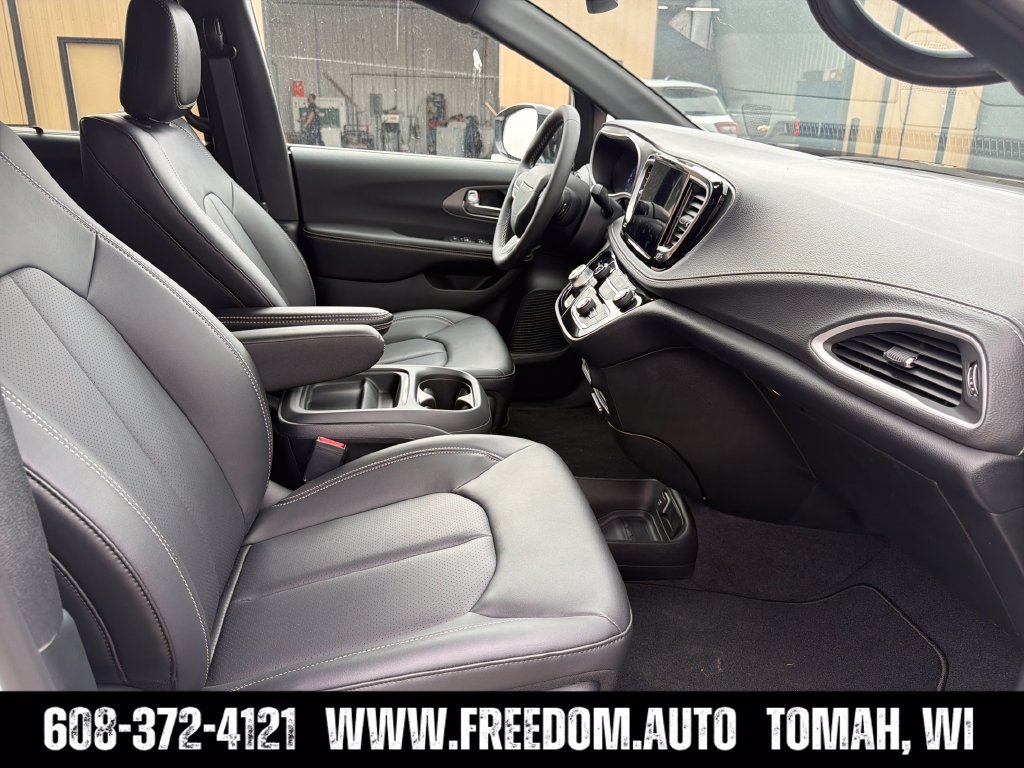 New 2027 Chrysler Pacifica Select AWD/4WD image 33