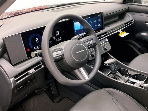 Used 2025 Hyundai Tucson SE image 7