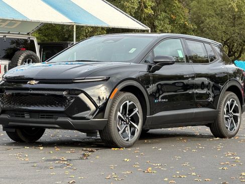 New 2026 Chevrolet Equinox EV LT image 7