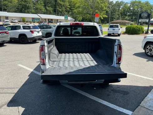 Used 2018 GMC Canyon SLE w/ SLE Convenience Package AWD/4WD image 4
