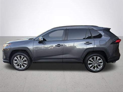 Used 2022 Toyota RAV4 XLE Premium image 11