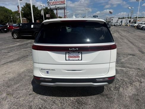 Used 2022 Kia Carnival LX FWD image 8