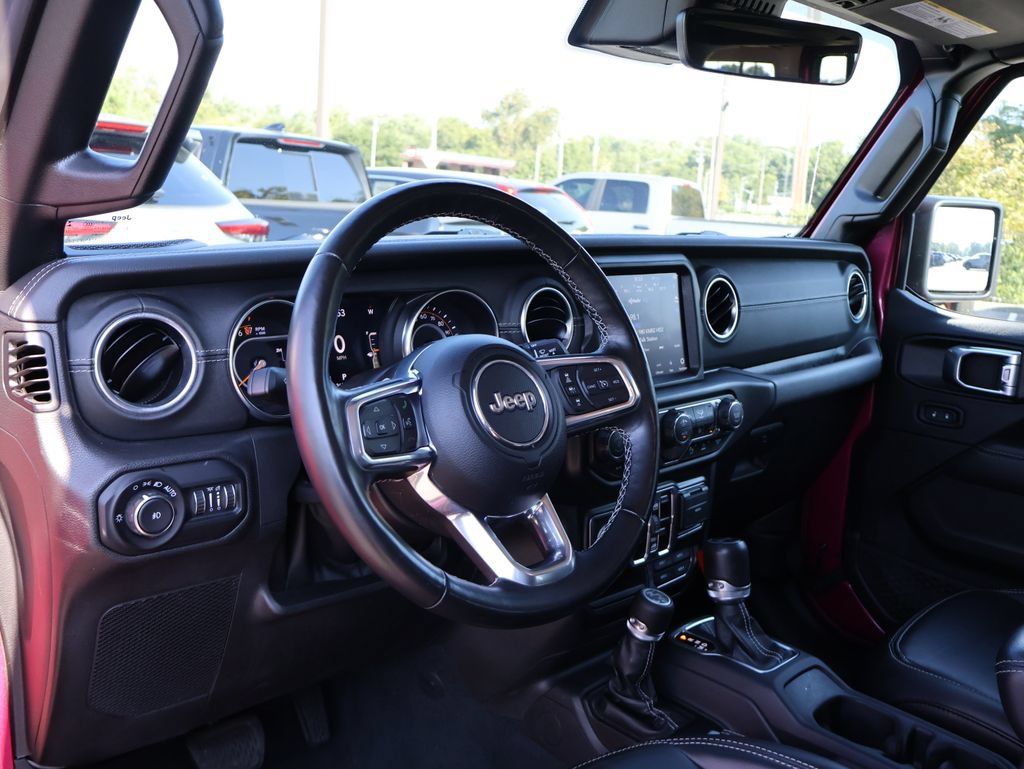 Used 2022 Jeep Wrangler Unlimited Sahara w/ LED Lighting Group AWD/4WD image 17