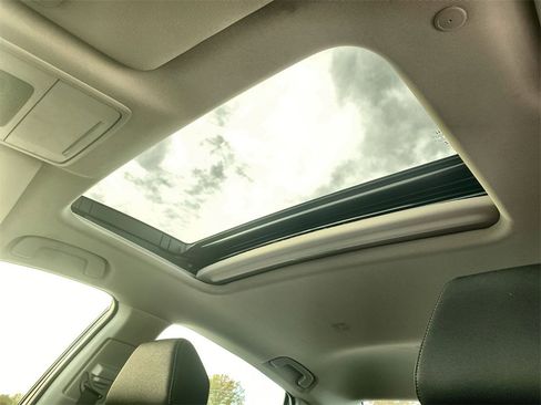 Used 2025 Honda Accord SE image 16