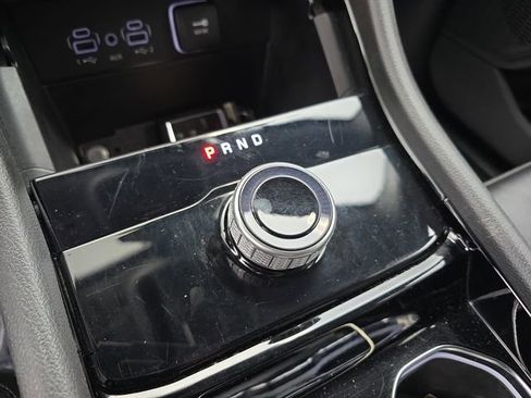 Used 2023 Jeep Grand Cherokee Limited image 38