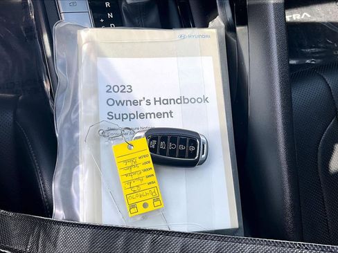 Used 2023 Hyundai Elantra Limited image 15