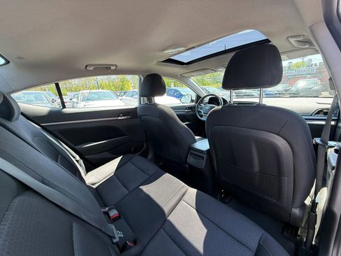 Used 2017 Hyundai Elantra Value Edition FWD image 39