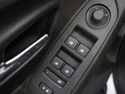 Used 2019 Chevrolet Trax LT w/ LT Convenience Package image 20