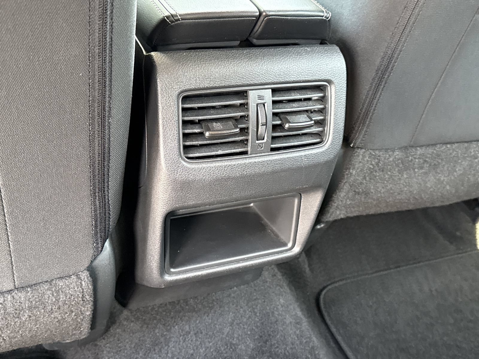 Used 2025 Nissan Rogue S FWD image 11