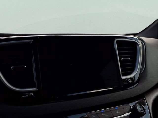 Used 2025 Chrysler Pacifica Select FWD image 9