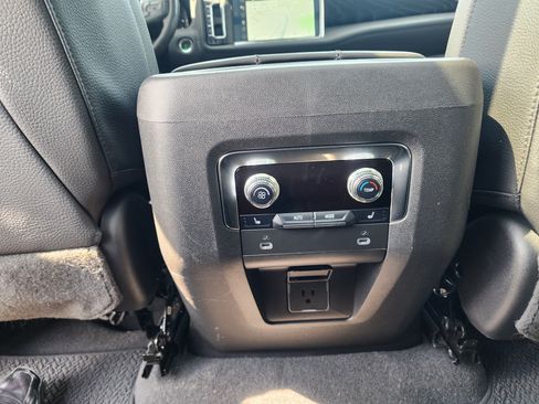 Used 2023 GMC Yukon Denali AWD/4WD image 18