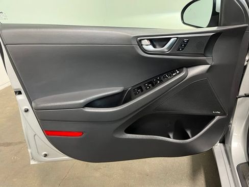 Used 2018 Hyundai Ioniq Limited FWD image 21