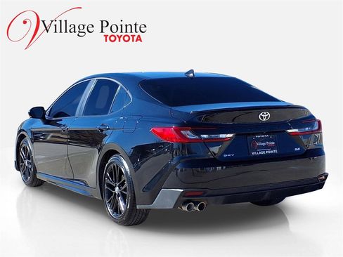 Used 2025 Toyota Camry SE image 4