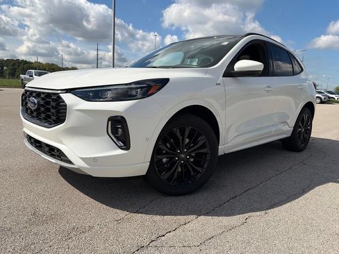 Used 2023 Ford Escape ST-Line Elite w/ Premium Technology Package AWD/4WD image 3