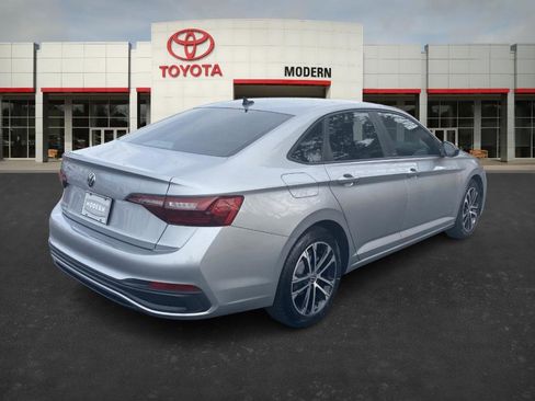 Used 2023 Volkswagen Jetta Sport image 5