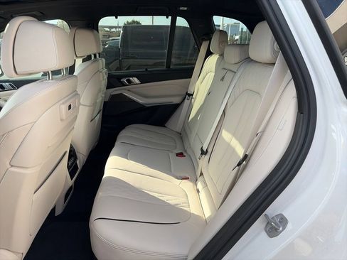 Used 2023 BMW X5 xDrive40i w/ Executive Package AWD/4WD image 3