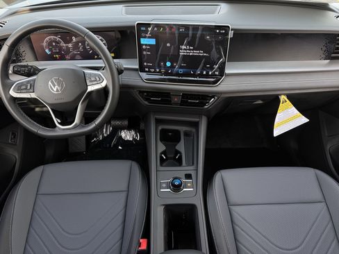 New 2026 Volkswagen Tiguan SE FWD image 13