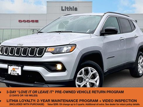 Used 2024 Jeep Compass Latitude image 1