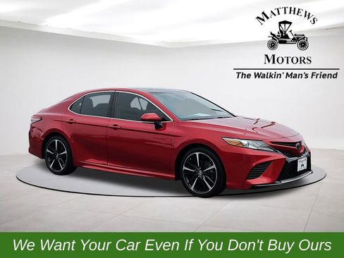 Used 2019 Toyota Camry XSE image 1