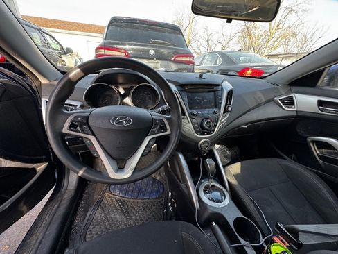 Used 2016 Hyundai Veloster image 8