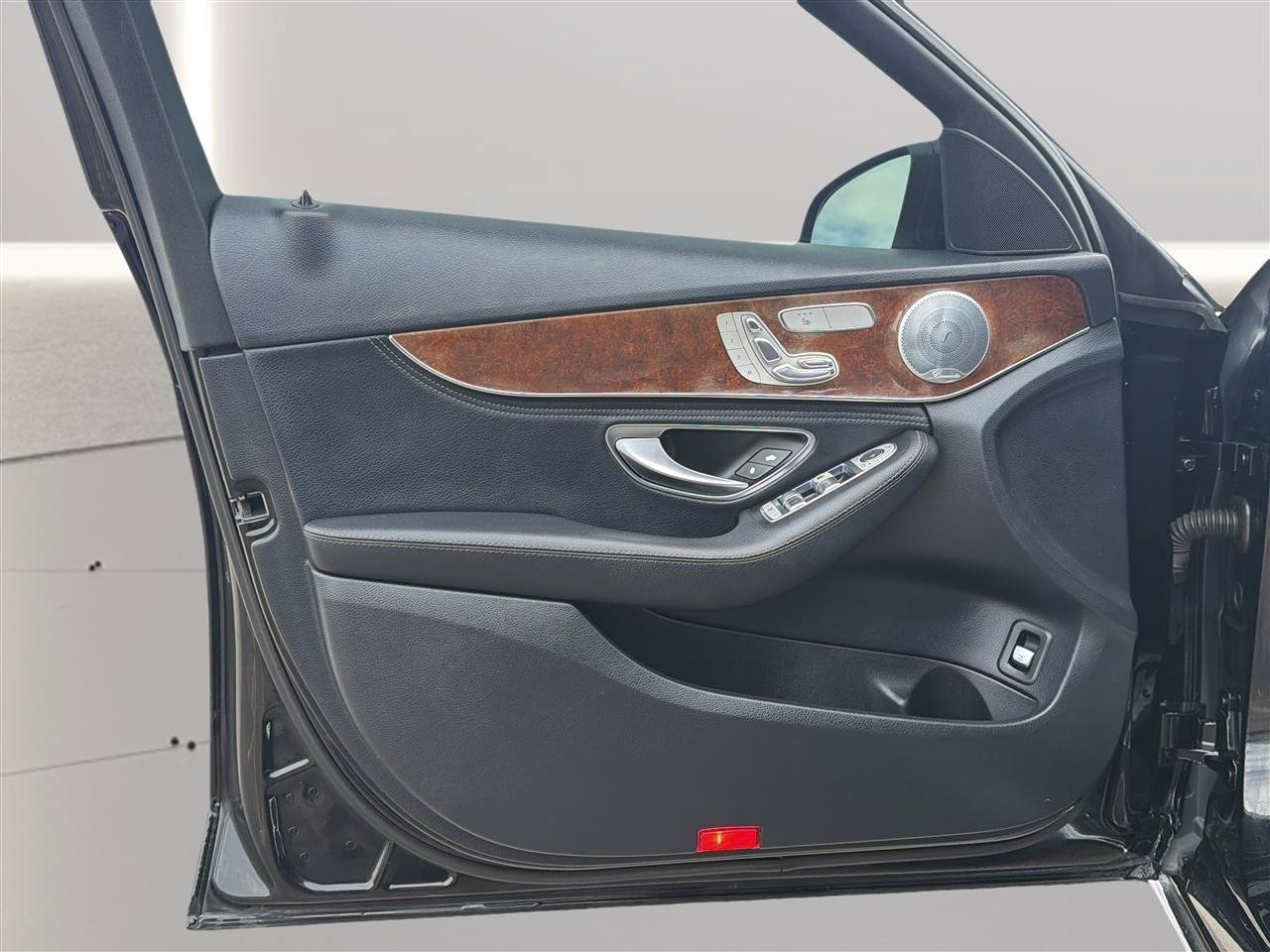 Used 2015 Mercedes-Benz C 300 4MATIC Sedan image 14
