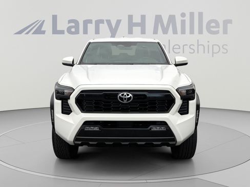 Used 2024 Toyota Tacoma TRD Off-Road AWD/4WD image 8