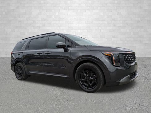 Used 2025 Kia Carnival SX Prestige image 1