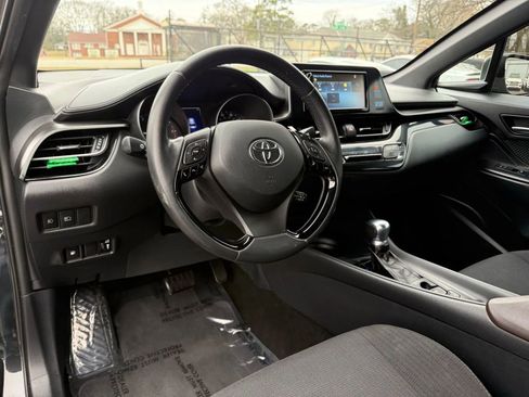 Used 2018 Toyota C-HR XLE image 11