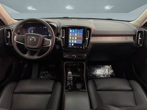 Used 2025 Volvo XC40 B5 Plus image 14