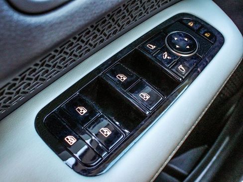 Used 2023 Nissan Ariya AWD image 10