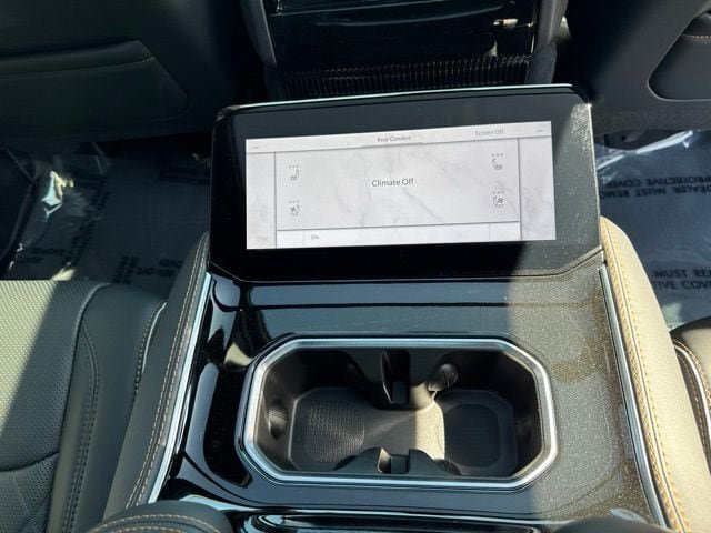 New 2026 Jeep Grand Wagoneer L Summit AWD/4WD image 32