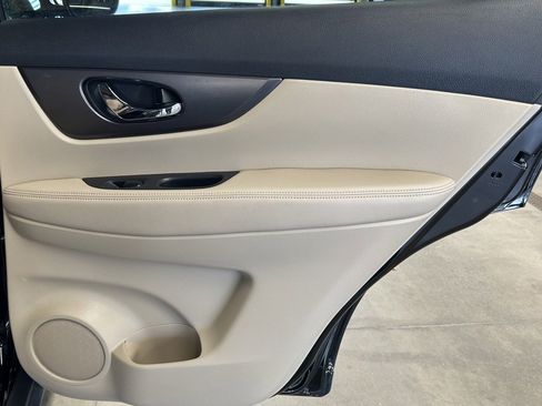 Used 2015 Nissan Rogue SV image 15