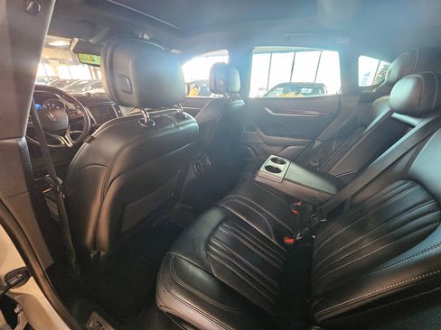 Used 2018 Maserati Levante GranLusso image 22