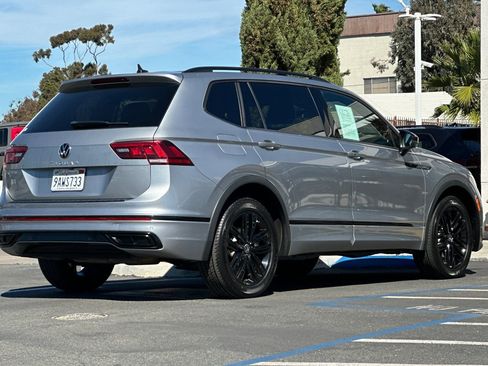 Certified 2022 Volkswagen Tiguan SE R-Line image 4