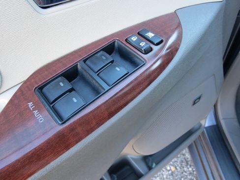 Used 2011 Toyota Sienna XLE image 32