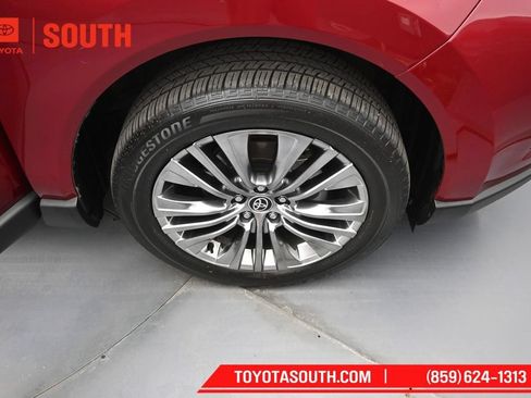 Used 2023 Toyota Venza XLE AWD/4WD image 34