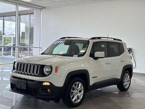 Used 2018 Jeep Renegade Latitude w/ UConnect 8.4 Nav Group FWD image 28