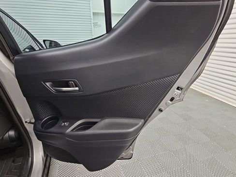 Used 2018 Toyota C-HR XLE FWD image 31