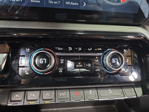 Used 2023 GMC Sierra 1500 AT4 w/ Technology Package AWD/4WD image 20
