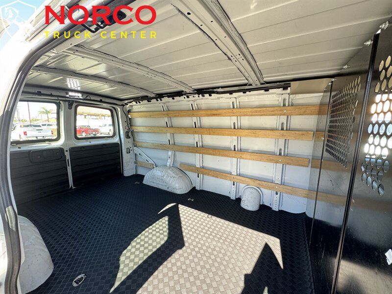 Used 2023 GMC Savana 2500 w/ Driver Convenience Package RWD image 3