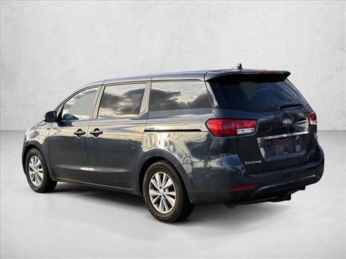 Used 2017 Kia Sedona LX image 7