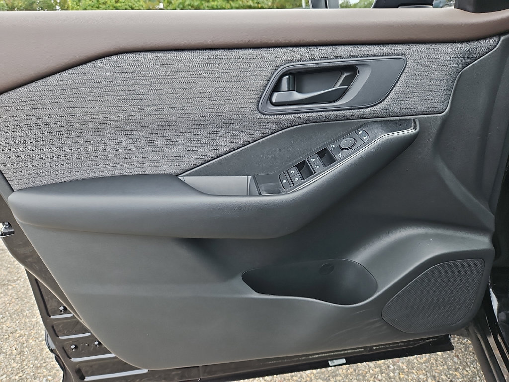 Certified 2023 Nissan Rogue S AWD/4WD image 13