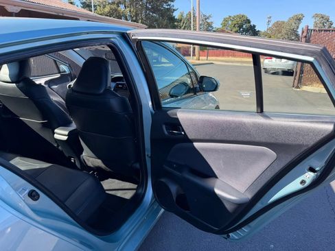 Used 2016 Toyota Prius Four Touring w/ Premium Convenience Package FWD image 11