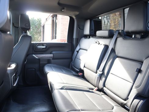 Used 2021 Chevrolet Silverado 2500 LTZ w/ LTZ Convenience Package image 31