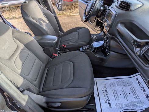 Used 2016 Jeep Renegade Latitude AWD/4WD image 39