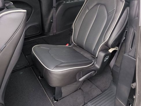 New 2026 Chrysler Pacifica Limited image 13